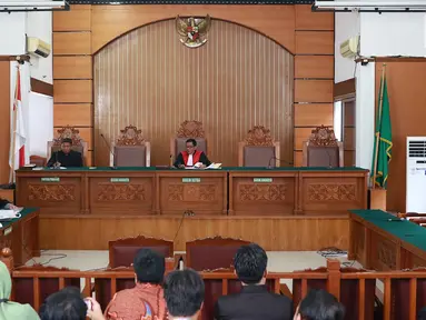 Suasana sidang perdana praperadilan mantan Ketum PPP Romahurmuziy alias Rommy di Pengadilan Negeri Jakarta Selatan, Senin (22/4). Sidang ditunda selama dua pekan karena KPK, selaku tergugat, mengaku masih mengumpulkan bukti-bukti. (Liputan6.com/Immanuel Antonius)