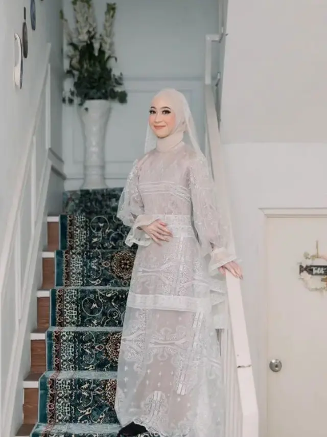 Busana Pernikahan Adiba Khanza anak Umi Pipik