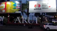 Salah satu media sosialisasi bakal calon Bupati Garut drg. Luthfianisa Putri Karlina atau Putri Karlina, pada salah satu billboard di wilayah Garut, menghangatkan konstalasi Pilkada Garut 2024. (Liputan6.com/Jayadi Supriadin)