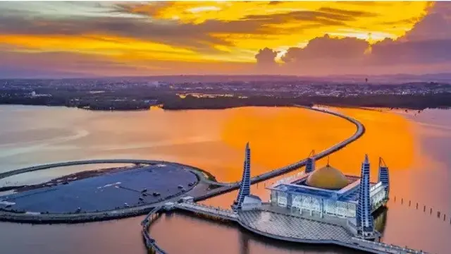 Lokasi masjid Al Alam Kendari sebagai tempat pelaksanaan Munas Kadin ke-VIII tahun 2021.(Liputan6.com/Rahmat Ladae untuk Liputan6.com)
