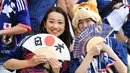 Suporter Jepang saat menyaksikan laga melawan Polandia pada laga Piala Dunia di Stadion Volgograd, Rusia, Rabu (27/6/2018). Jepang kalah 0-1 dari Polandia. (AFP/Mark Raltson)