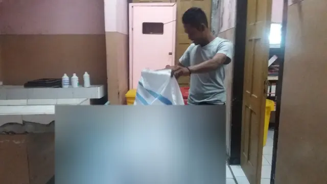 Kereta tabrak mobil