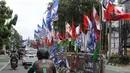 <p>Polda Metro Jaya mendorong masyarakat untuk melaporkan ke pihak berwajib apabila menemukan Alat Peraga Kampanye (APK) seperti spanduk, bendera dan baliho yang mengganggu kenyaman berlalu lintas. (Liputan6.com/Herman Zakharia)</p>