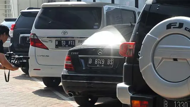 KPK Sita Alphard dan Land Cruiser Ahmad Fathanah