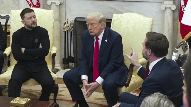 Presiden Donald Trump dan Presiden Ukraina Volodymyr Zelenskyy adu mulut di Ruang Oval, Gedung Putih pada Jumat (28/2/2025), saat membahas perang Ukraina-Rusia. (AP)