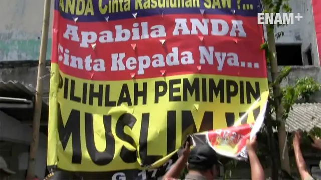 ENAM PLUS: Pencopotan Spanduk Provokatif Diwarnai Keributan