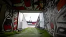 Mural di pintu masuk terowongan terkenal Stadion Rajko Mitic, Beograd, Serbia dua hari sebelum pertandingan sepak bola Grup G Liga Champions UEFA antara Crvena Zvezda (Red Star Belgrade) dan Manchester City pada 11 Desember 2023 waktu setempat. (AFP/Andrej Isakovic)