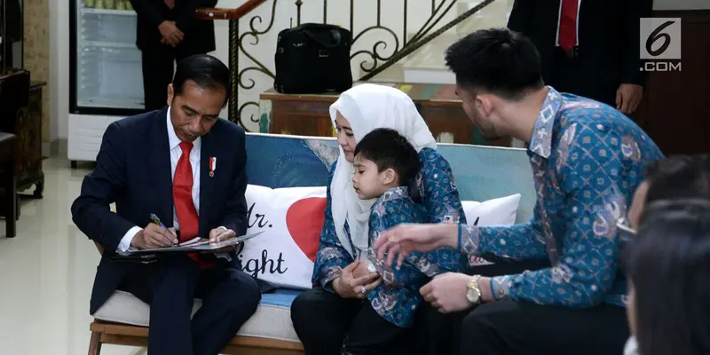 Presiden Jokowi Takziah ke Kediaman Keluarga Mendiang Sys NS