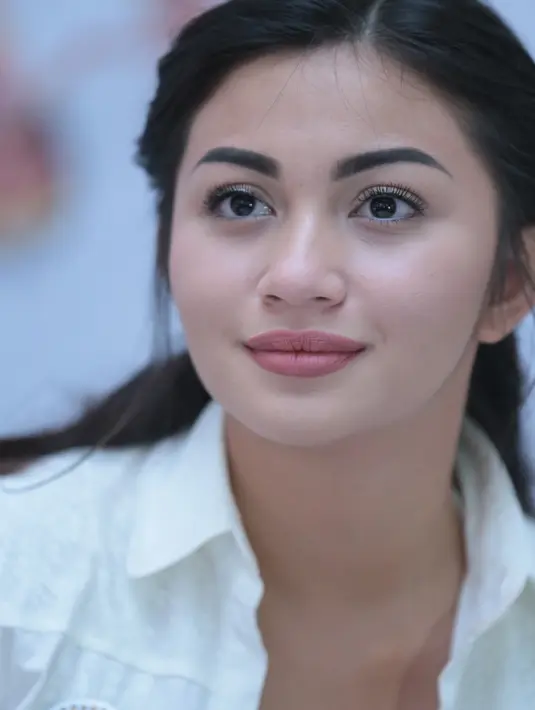Pemeran dalam film Ariel & Raja Langit itu mengaku tipe orang yang memilih dalam berteman. Yang dimaksud temen deket bagi Ariel adalah orang yang benar-benar dikenalnya sejak lama. (Adrian Putra/Bintang.com)