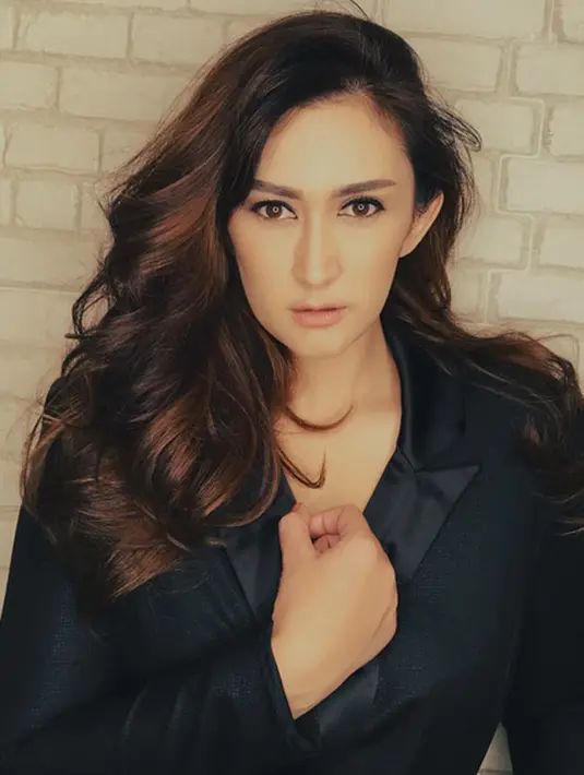 Di Pengadilan Negeri Jakarya Selatan, Selasa (19/9/2017), Nafa melayangkan gugatan cerai terhadap Zack Lee. Namun kabarnya urusan hak asuh anak, Nafa tetap ingin mengurus bersama Zack nantinya. (Instagram/nafaurbach)