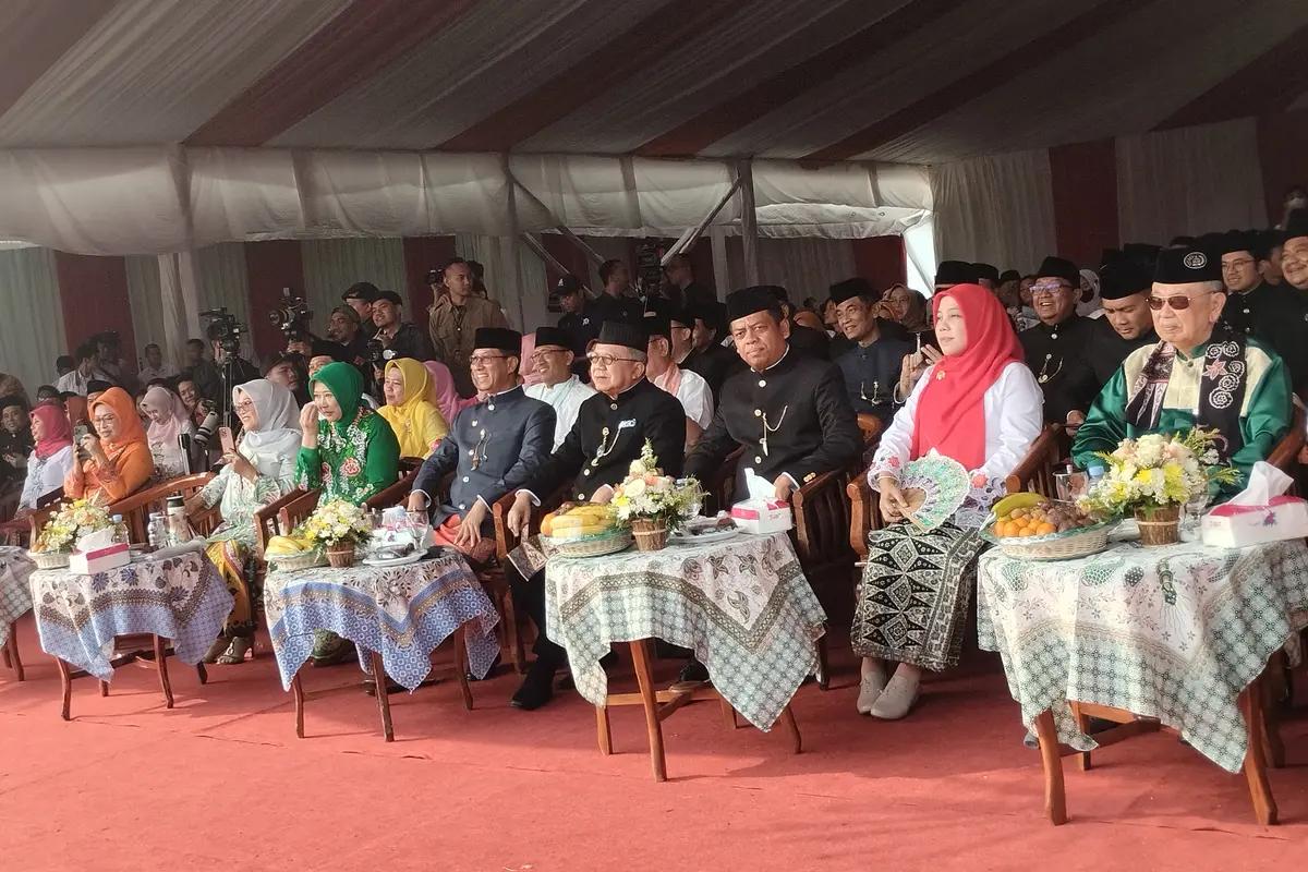 Penjabat Gubernur DKI Jakarta, Heru Budi Hartono bertemu kangen dengan mantan Gubernur Jakarta, Fauzi Bowo alias Foke di Lebaran Betawi 2023