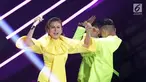 Penyanyi Indonesia, Agnez Mo tampil di Konser Lazada Super Party di ICE BSD, Serpong, Tangerang Selatan, Banten, Selasa (26/3/2019). Konser perdana persembahan Lazada ini digelar dalam rangka memperingati hari jadinya yang ke- 7. (Fimela.com/Bambang E. Ros)