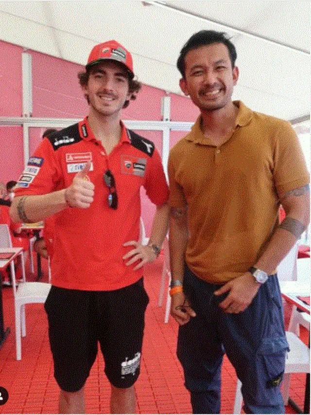 Rio Dewanto foto bareng pebalap Francesco Bagnaia