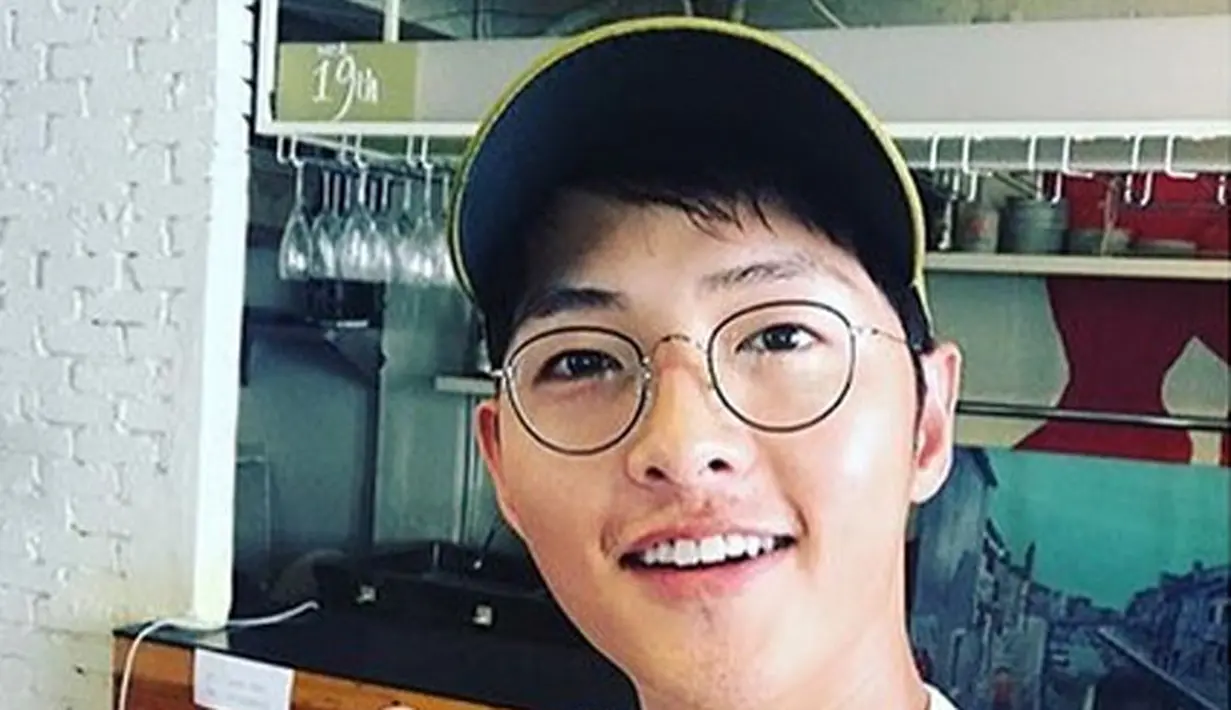 Benih-benih cinta mereka mulai muncul di tahun 2012, yakni saat keduanya melakukan syuting drama berjudul That Winter the Wind Blows. Sudah resmi berpacaran, ternyata keduanya pun tak memberi tahu kepada siapapun. (Instagram)