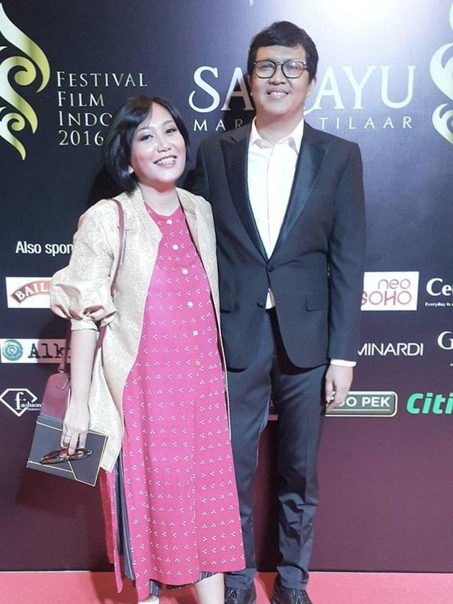 Gina S. Noer bersama suami, Salman Aristo. (Dok. Instagram @ginasnoer)