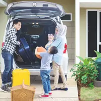 Ilustrasi keluarga yang akan mudik/copyright shutterstock.com/Creativa Images