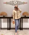 Tas ini menjadi salah satu koleksi tas termahal milik .Syahrini menjinjing Hermes Kelly Limited Edition 20 Fauve Picnic Barenia Natural PHW dibanderol dengan harga Rp1.197.700.000 (instagram/Princessyahrini)