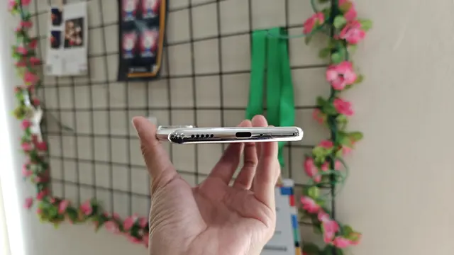 Bodi bawah Oppo Reno 11 Pro 5G