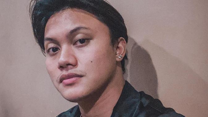 Bukan Pacaran, Rizky Febian Kini Jadi Teman Curhat Anya ...