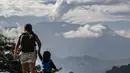 Gunung berapi Nevado del Ruiz mengeluarkan awan abu di Manizales, Departemen Caldas, Kolombia, pada 3 April 2023. (JJ BONILLA / AFP)