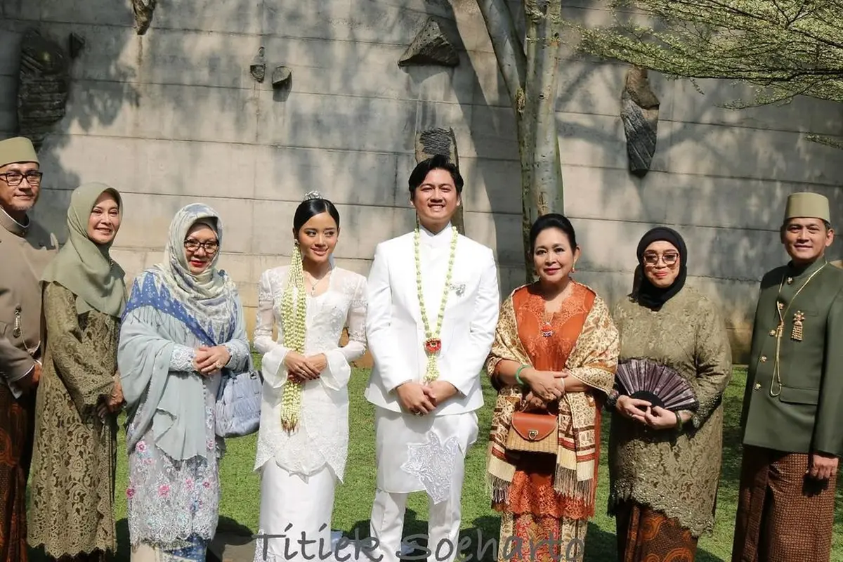 Gaya Kontras Tutut dan Titiek Soeharto yang Curi Perhatian di Pernikahan Putri Onky Alexander