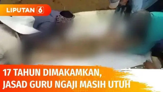 Proses pemindahan makam seorang guru ngaji di Subang, Jawa Barat menggegerkan warga. Tak disangka, jasad sang guru ngaji beserta kain kafannya masih utuh meski telah dimakamkan lebih dari 17 tahun yang lalu.