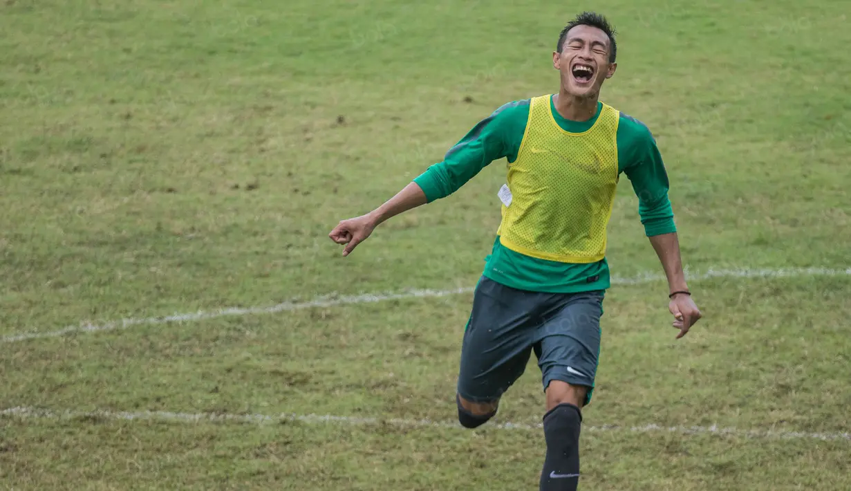 Bek Timnas Indonesia, Hansamu Yama, , latihan di Lapangan SPH Sentul, Jawa Barat, Kamis (1/12/2016).  Manahati berpeluang dipasangkan dengan Hansamu untuk posisi bek tengah Timnas Indonesia. (Bola.com/Vitalis Yogi Trisna)