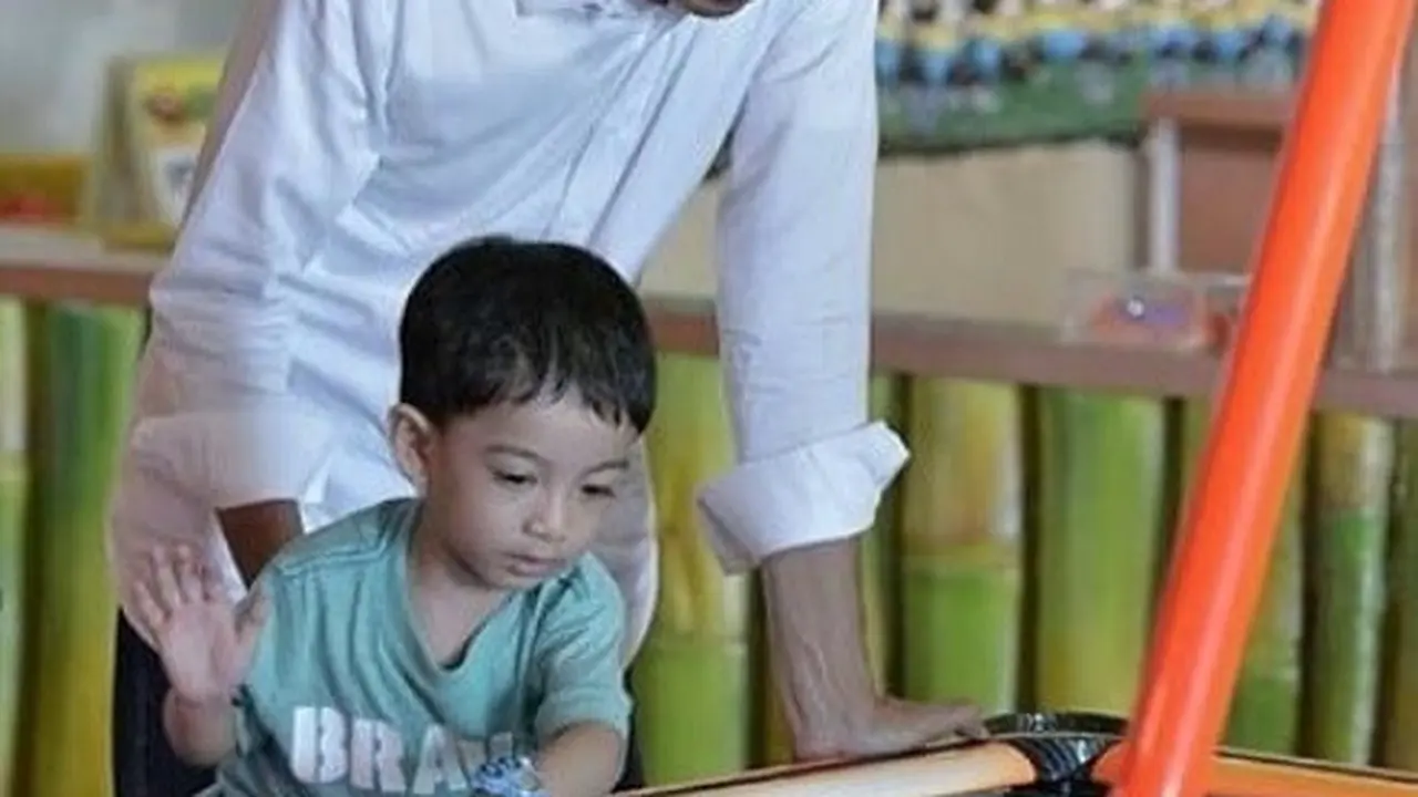 Jokowi dan cucunya, Jan Ethes