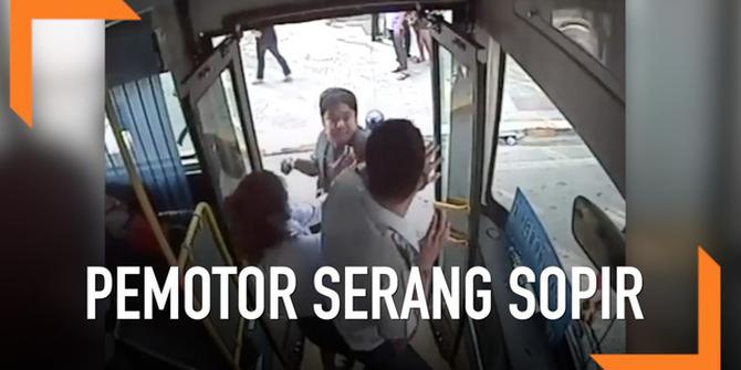 VIDEO: Rekaman Pemotor Baku Hantam dengan Sopir Bus