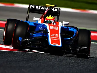 Pebalap Manor Racing asal Indonesia, Rio Haryanto, berada di posisi ke-21 latihan bebas pertama F1 GP Spanyol di Sirkuit Catalunya, Spanyol, Jumat (13/5/2016). (Bola.com/Twitter/FOXsportF1)