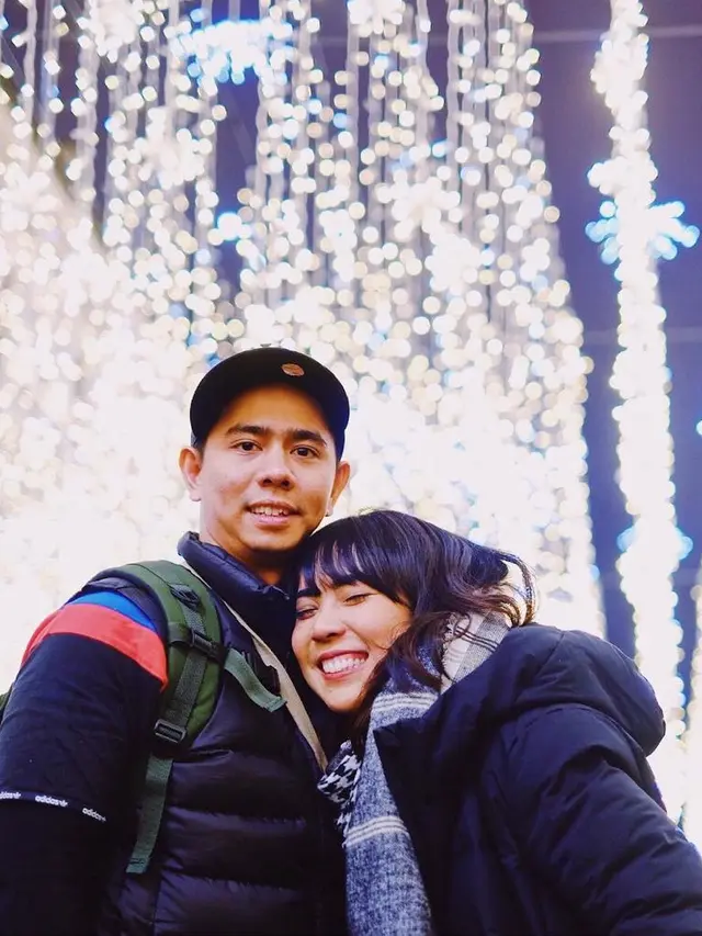 [Bintang] Harmonis, Ini 8 Foto Romantis Fitri Tropica dan Suami