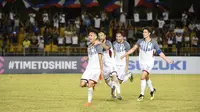 Pemain Timnas Filipina merayakan gol ke gawang Singapura di Stadion Panaad, Bacolod City, Selasa (13/11/2018). (Bola.com/AFF Suzuki Cup)