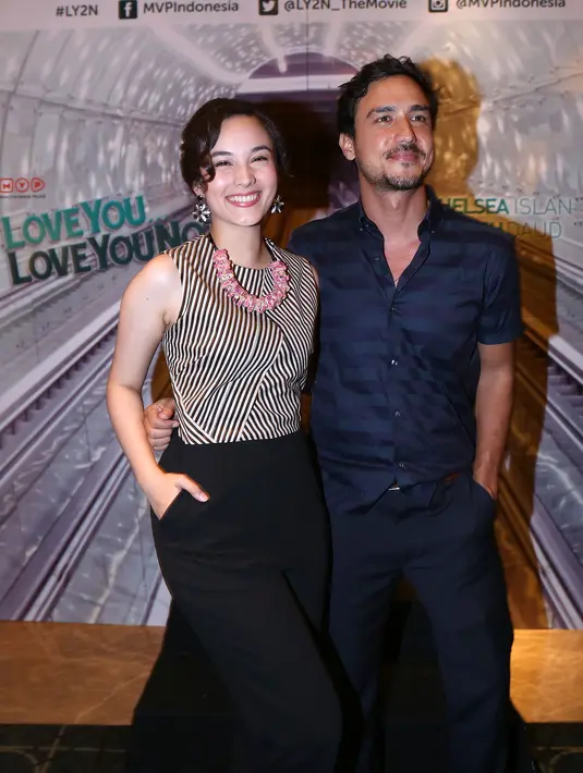 Artis cantik ini melakukan adegan ciuman dengan lawan mainnya, Hamish Daud, di film 'LoveYou Love You Not'. (Galih W. Satria/Bintang.com)