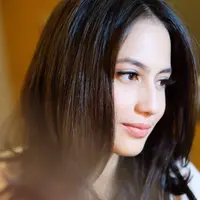 Pevita mengawali  jenjang kariernya di film ‘Denias’ dan ‘Senandung Diatas Awan’.  (via instagram@pevpearce/Bintang.com)