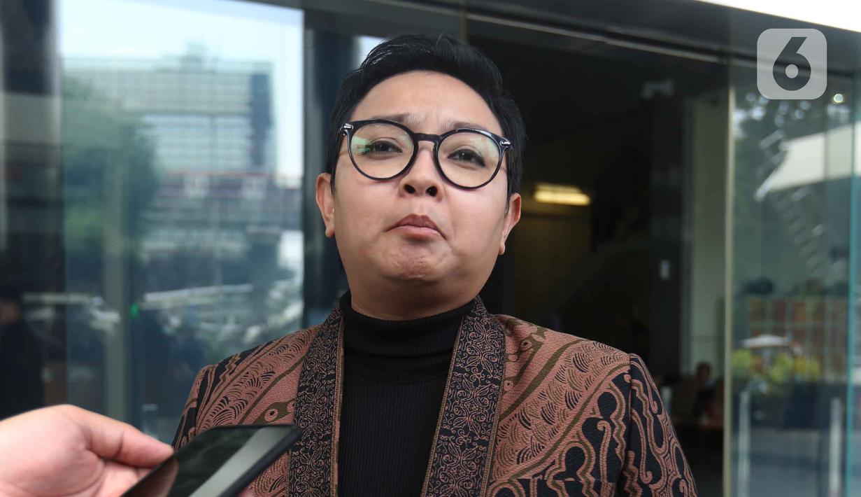 Untuk diketahui, kasus ini bermula dari tertangkapnya Bupati Cilacap nonaktif, Syamsul Auliya Rachman dalam Operasi Tangkap Tangan (OTT) pada 13 Maret 2026. Tampak dalam foto, Pelaksana Tugas (Plt) Bupati Cilacap, Jawa Tengah, Ammy Amalia Fatma Surya, usai menjalani pemeriksaan tim penyidik Komisi Pemberantasan Korupsi (KPK) di Gedung Merah Putih, Jakarta, Selasa (5/5/2026). (Liputan6.com/Helmi Fithriansyah)