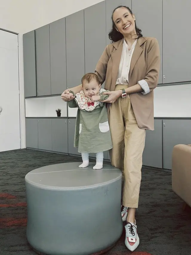 Nadine Chandrawinata Kompak dengan Anak Bulenya  (Sumber: Instagram/nadinelist)