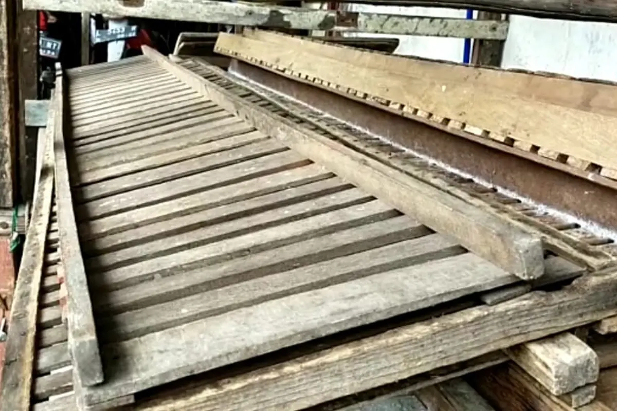 Pedagang tempe di Surabaya mogok produksi karena kedelai mahal. (Dian Kurniawan/Liputan6.com)