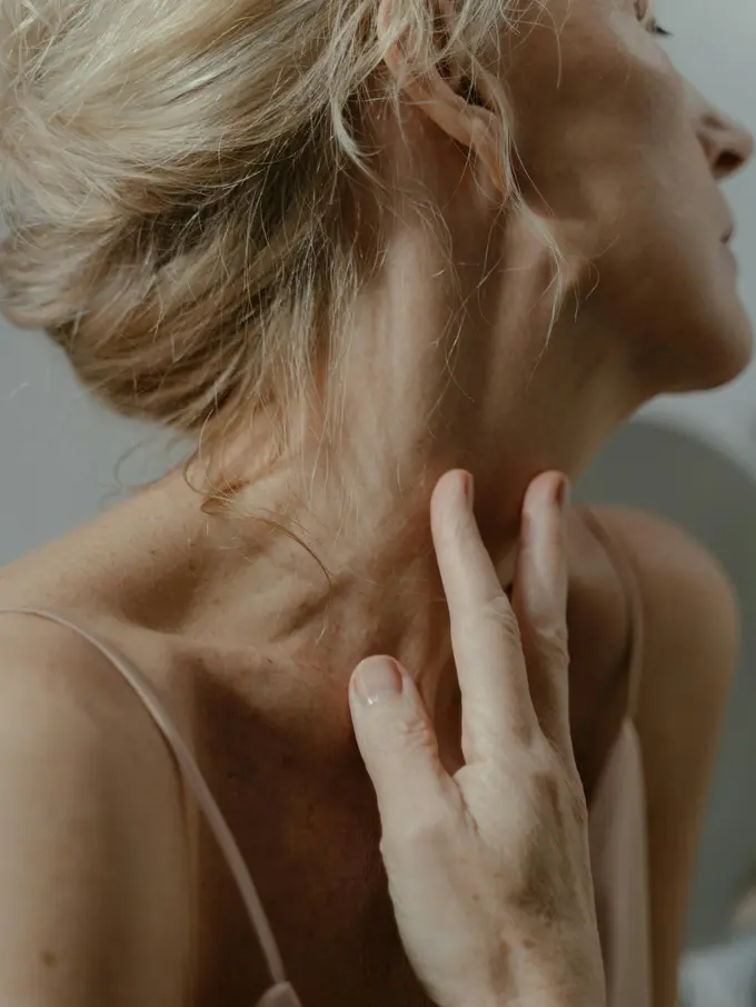 Cegah Kerutan Halus di Leher: Tips Perawatan agar Kulit Tetap Kencang dan Awet Muda