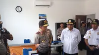 Menhub Budi Karya dan Kapolri Jenderal Polisi Tito Karnavian mendapat 'sambutan' dari ratusan driver taksi online di Yogyakarta