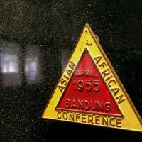 Dari banyak souvenir yang dijual, souvenir bertema Bung Karno paling laris di KAA 2015.