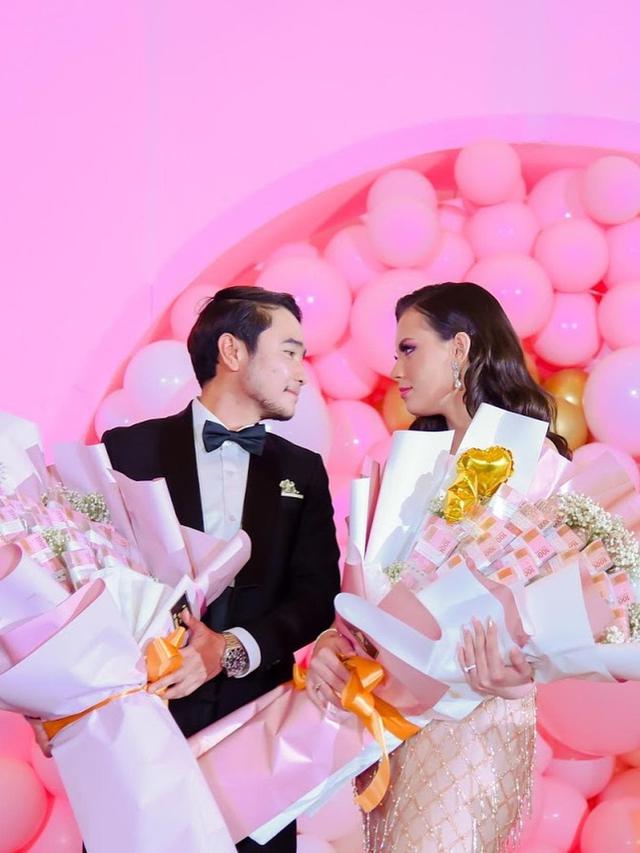 6 Momen Abash Rayakan Ulang Tahun Sang Kekasih, Gayanya Curi Perhatian