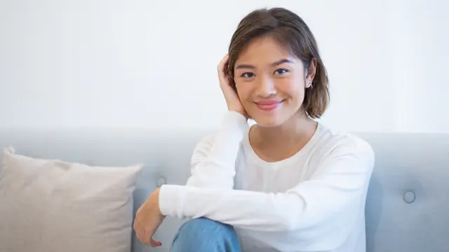 wanita agustus sikap yang lebih santai