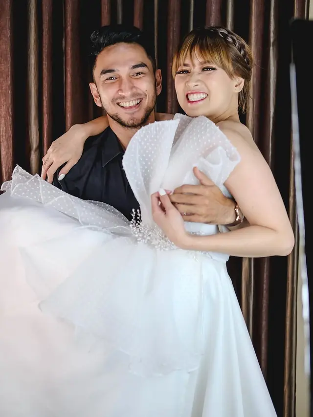 7 Pemotretan Chika Jessica dengan Eks Drummer Lyla Ini Jadi Sorotan