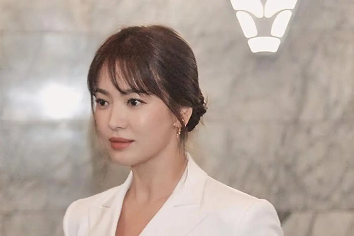 Pesona Song Hye Kyo Hadiri New York Fashion Week 2019 (sumber: weibo/ralph_lauren)