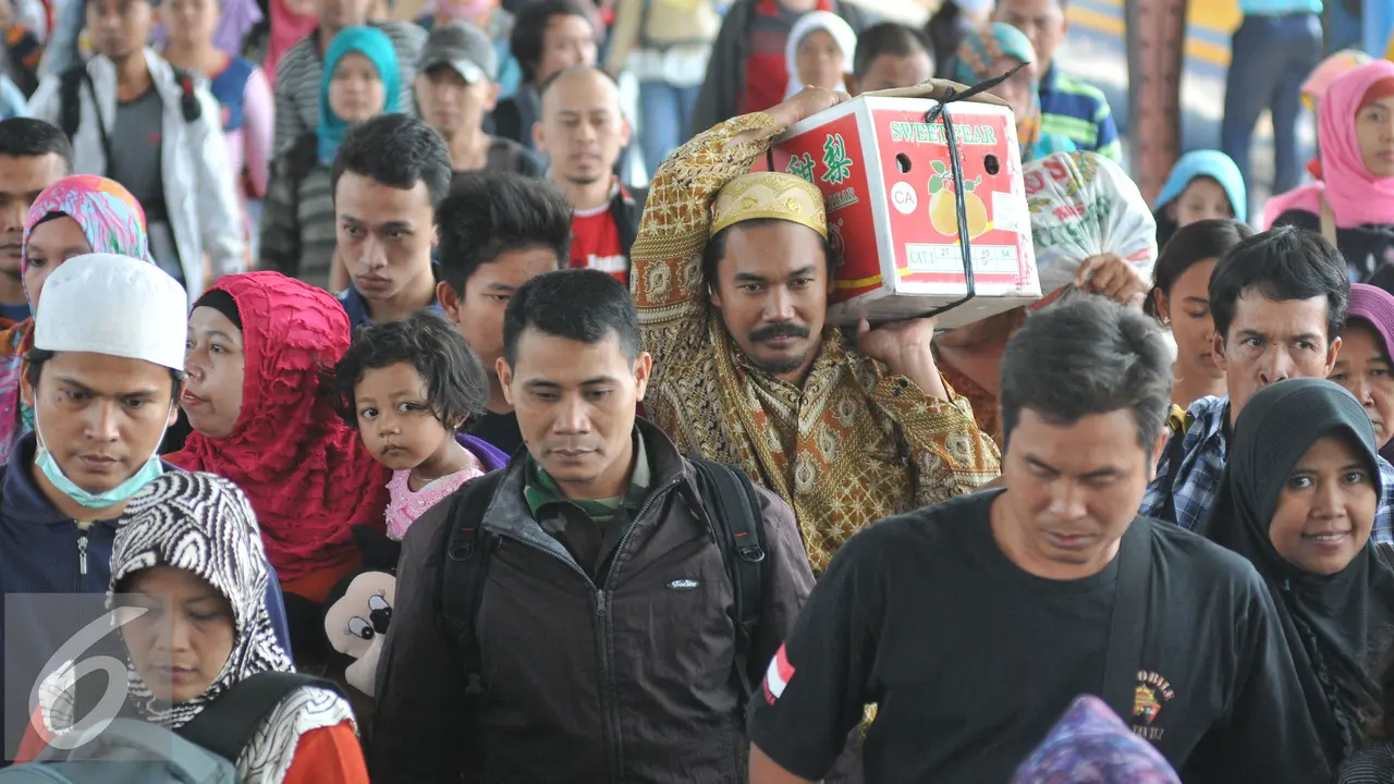20150720-Arus-Mudik-Lebaran-Jakarta-Stasiun-Senen2