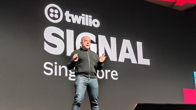 CEO Twilio, Jeff Lawson, sampaikan keynote di acara Twilio Signal 2023 di Singapura, Rabu (15/11/2023). (Liputan6.com/ Yuslianson)