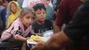 Rata-rata truk bantuan kemanusiaan yang masuk ke Gaza sejak gencatan senjata dimulai pada 10 Oktober 2025 lalu tidak melebihi 89 unit per hari, dari target 600 truk harian yang disepakati. (Eyad BABA/AFP)