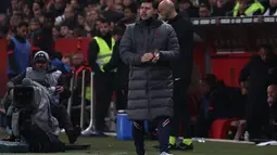 Pelatih Paris Saint-Germain Mauricio Pochettino memberi isyarat selama pertandingan sepak bola L1 Prancis antara OGC Nice dan Paris-Saint Germain (PSG) di Stadion Allianz Riviera di Nice, Prancis tenggara, pada 5 Maret 2022. (Valery HACHE / AFP)