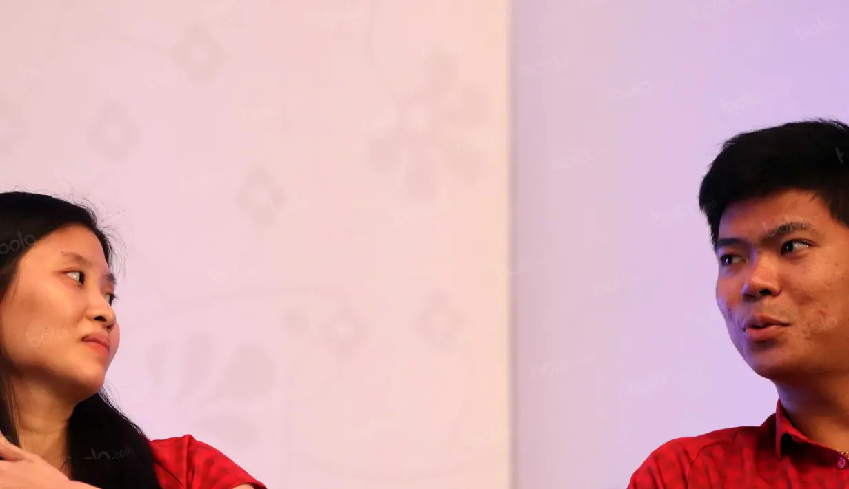 Praveen Jordan (kanan) dan Debby Susanto menjadi salah satu andalan Indonesia pada ajang Indonesia Open 2016 saat mengikuti konferensi pers di Hotel Kempinski, Jakarta, Rabu (11/5/2016). (Bola.com/Nicklas Hanoatubun)