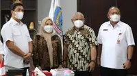 Wagub Sulut Steven Kandouw didampingi Asisten II Praseno Hadi dan Kepala Dinas Pariwisata Henry Kaitjily menerima kunjungan Mister Aladin di ruang kerjanya, Rabu (19/5/2021).